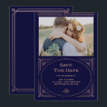 Reserve A Data Deco Moderno | Falsa Foto em Rose Gold e Azul Mari<br><div class="desc">Esses glamourosos cartões de "save the date" de casamento apresentam uma interpretação moderna do clássico art déco. Uma moldura geométrica ornamentada com aparência de falso ouro rosa e ornamentação decoram um elegante fundo azul-marinho escuro com a sua foto pessoal favorita para um visual dramático e vintage de casamento.</div>