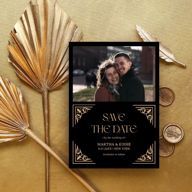 Reserve A Data Deco Moderno | Foto de Casamento em Preto e Dourad (Modern deco faux gold and black save the date with photo shares your special day with elegance.)
