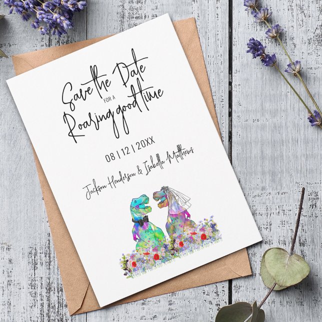 Reserve A Data Divertido Save the Date para um Casamento de Dinos (Funny save the date for a roaring good time dinosaur bride and groom wedding Card watercolor florals)