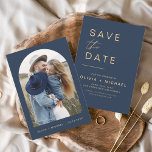 Reserve A Data Elegante azul marinho Salve a data do minimalista<br><div class="desc">Marinho de casamento Azul e Cartões salve a data Dourados que têm uma foto na frente. Os Cartões salve a data contêm uma moderna tipografia cursiva escrita escrita escrita escrita escrita escrita escrita escrita que é elegante, simples e moderna a ser usada depois da simples celebração do dia de casamento...</div>