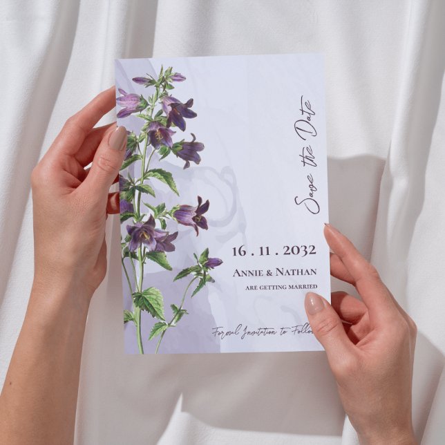 Reserve A Data Elegante Chic Roxo Floral Casamento de Letra Cursi (Elegant Chic Purple Floral Script Wedding Save The Date)