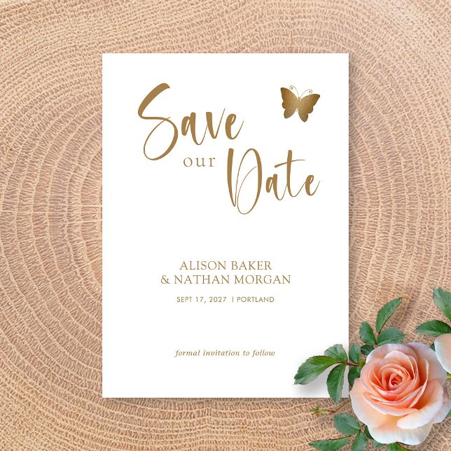 Reserve A Data Elegante Rótulo Dourado com Borboleta Brilhante Ca (Elegant Gold Script with Glitter Butterfly Wedding Save The Date)