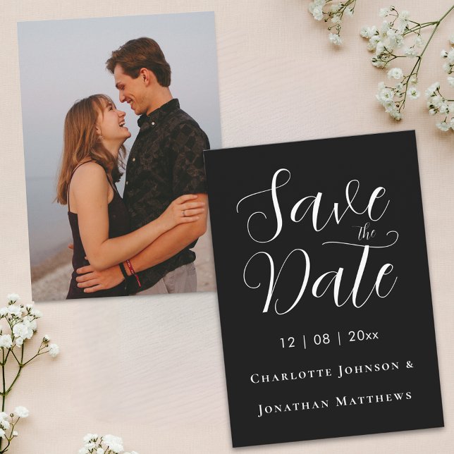 Reserve A Data Elegante Rótulo Moderno Foto de Casamento (Modern photo elegant script black and white wedding save the date invitation Classic chic stylish)