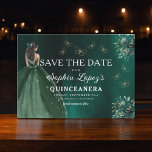 Reserve A Data Emerald Green Quinceanera<br><div class="desc">Anuncie seu dia especial com uma encantadora princesa verde esmeralda Quinceañera Salve o convite de data. Apresentando uma paleta verde esmeralda regal e detalhes elegantes, este convite dá o tom para uma celebração real. Adorado com delicados ajustados de sotaque para uma princesa, ele captura perfeitamente a magia de sua próxima...</div>