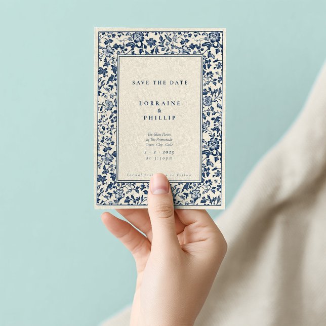 Reserve A Data Estilo de vinheta floral azul e creme elegante (Vintage delftware blue and cream border save the date card)