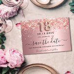 Reserve A Data faíscas brilhantes cor-de-rosa-rosado do 18.º aniv<br><div class="desc">Uma moda e moda Salve a data para uma 18ª festa de aniversário. Fundo cor-de-rosa embebido decorado com poeira brilhante rosa faux. Personalize e adicione uma data e um nome/texto. O texto: Salvar a Data é gravado com um script de estilo com letra de tendência grande com alternâncias. Número 18...</div>
