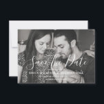 Reserve A Data Família de Fotos Preta e Branca Moderna Salve a Da<br><div class="desc">Família de fotos em preto e branco moderno Salve a data Casamento Salve a data Consulte nossa loja para ver o convite correspondente, RSVP e muito mais Você pode personalizar esta opção Salvar a data para adicionar meus toques pessoais, como fotografias, imagens. Você pode mudar a cor de fundo para...</div>