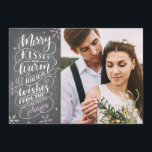 Reserve A Data Feliz Kisses e Warm Deseja que a Sra. Salve a Data<br><div class="desc">Este cartão com fotos de feriado moderno e chic dobra como um cartão de data salvo. A frente mostra tipografia manuscrita que diz "Kisses Felizes e Feriados Quentes do The" em breve será Sr. e Sra. em um fundo de quadro. Adicione uma segunda foto ao verso e adicione os detalhes...</div>