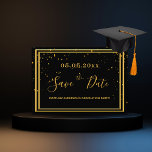 Reserve A Data Festa de formatura ouro preto salvar a data<br><div class="desc">Um cartão Guardar a data para uma festa de Festa de formatura para uma cara, cara, macho. Um fundo preto decorado com confete de ouro e uma falso estrutura dourada. Personalize e adicione uma data e um nome. Letras coloridas com ouro. O texto: Salvar a Data é gravado com um...</div>