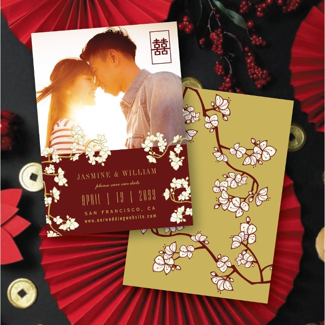 Reserve A Data Flores de Pessegueiro/ Ameixeira Dupla Foto Xi Chi (Burgundy Red/Gold/Ivory White Peach/Plum Blossom Flowers Chinese Wedding Photo Save The Date Card)