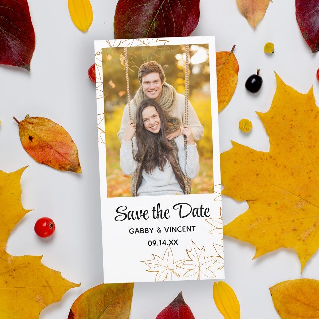 Reserve A Data Folha de Bordo de Casamento de Outono Salvar a Dat (Fall in Love with this autumn leaves save the date photo card.)