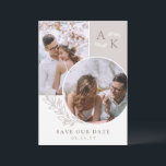 Reserve A Data Folhas de Taupe Branco Fotos Sobrepostas<br><div class="desc">Cartão de save the date frente e verso em branco e taupe com suas iniciais,  fotos sobrepostas e folhagens com fontes limpas e elegantes. Cartão de save the date com foto e design moderno personalizado com seu monograma e fotos,  duas de um lado e uma do outro.</div>