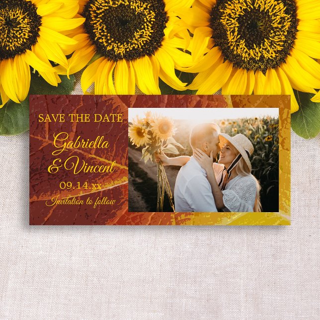 Reserve A Data Formas de Casamento de Folha de outono Salvar a Da (Set the tone for your Fall wedding with the Shades of Autumn Leaf Save the Date Photo Card.)