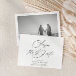 Reserve A Data Foto Branca Negra Elegante Casamento Horizontal De<br><div class="desc">Esta placa de lançamento horizontal Save the Date apresenta um título de script elegante e o seu texto personalizado, com uma fotografia a preto e branco no verso. Use a modelo para adicionar suas informações. As cores e o filtro na máscara de fotos podem ser alterados com a Ferramenta de...</div>
