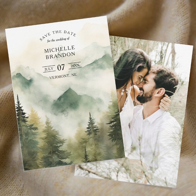 Reserve A Data Foto de aventura na natureza da montanha do pinhei (Pine Tree foggy forest mountain)