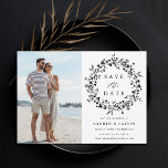 Reserve A Data Foto de Casamento de Flor Selvagem Preta e Branca<br><div class="desc">Este casamento elegante salve o cartão de data com flores silvestres e coroa de silhueta com suas iniciais de fotos e casais no verso. Para uma personalização mais avançada deste design,  clique no BOTÃO FERRAMENTA DESIGN AZUL acima!</div>