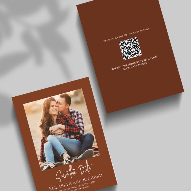 Reserve A Data Foto de casamento do Script Burgundy Salve a Data (Burgundy solid colored photo wedding save the date card.)