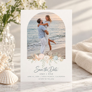 Reserve A Data Foto de casamento elegante na praia com conchas