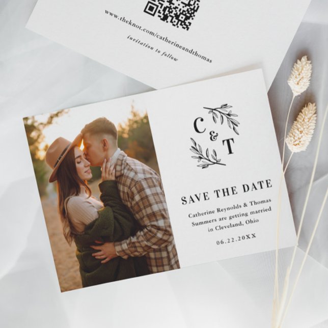 Reserve A Data Foto de casamento em preto e branco com monograma  (Minimal Greenery Leaves Monogram Wedding Photo Save the Date with QR Code.)