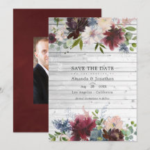 Foto de casamento floral em burgundy, azul marinho