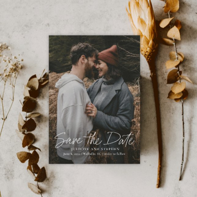 Reserve A Data Foto de casamento simples e moderno para save the  (Handwritten Script QR Code 2 Photo Wedding Save the Date card.)