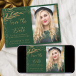 Reserve A Data Foto de Folha Dourada e Caligrafia do Emerald Gree<br><div class="desc">Elegante Dourado Folha e Emerald Green Salve a data com sua própria fotografia e ornamentado com letra de caligrafia. O modelo está preparado para você carregar uma foto do marmelho e personalizar com sua data de celebração. A design tem folhas finas desenhadas e folhagem de folha de ouro sólida com...</div>