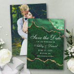 Reserve A Data Foto de Geodo de Agato de Marble Verde com Cor de<br><div class="desc">O moderno Elegante Watercolor Emerald Green e o Dourado Geode do Agate Marble Salvem o Cartão de Data - Foto de Volta</div>