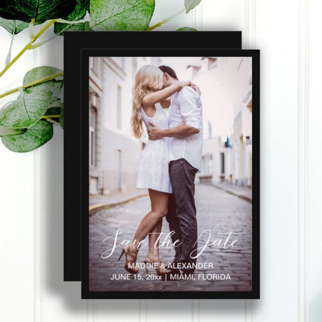 Reserve A Data Foto de noivado de casamento moderno manuscrita pr (Elegant black wedding save the date photo card.  )