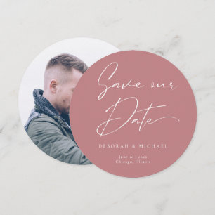 Reserve A Data Foto de Rosa Dusty no Círculo de Caligrafia Moder