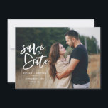 Reserve A Data Foto de script invisível salvar a data<br><div class="desc">Foto de script inky salvará a data monocromática para salvar o convite de casamento. Preto e branco,  mas a cor de fundo pode ser alterada.</div>
