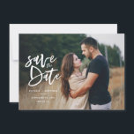 Reserve A Data Foto de script invisível salvar a data<br><div class="desc">Foto de script inky salvará a data monocromática para salvar o convite de casamento. Preto e branco,  mas a cor de fundo pode ser alterada.</div>