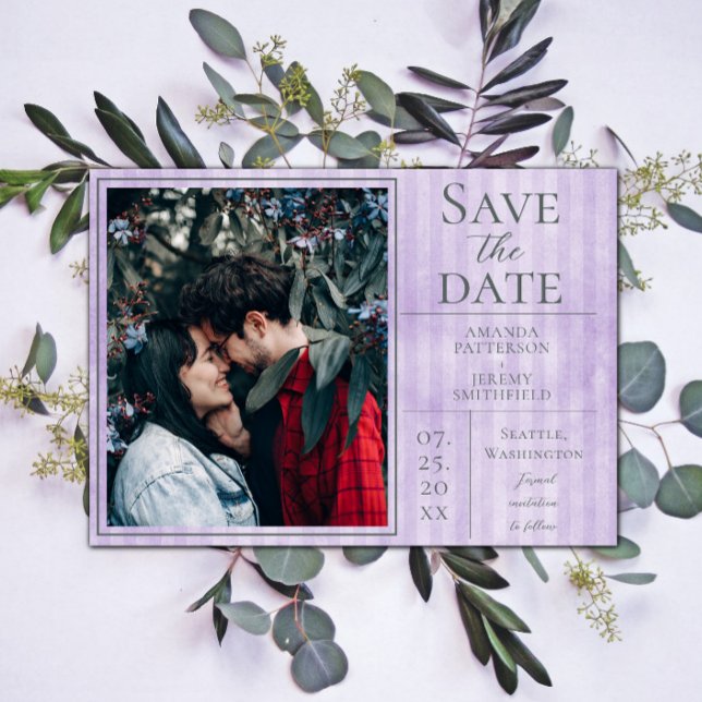Reserve A Data Foto distribuída em uma página roxa, salvar a data (Purple Vintage Striped Photo Save the Date)