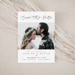 Reserve A Data Foto minimalista Salvar a data | Preto e Dourado<br><div class="desc">Nossa foto minimalista Salve o cartão de Data é perfeita para dar o tom de um casamento simplista moderno.</div>
