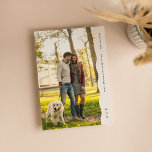 Reserve A Data Foto simples de ponta de onda moderna<br><div class="desc">Simples, mas na moda, esta salva a data apresenta uma moderna tendência e uma simples tipografia para seus detalhes de casamento. Com uma foto grande na frente e outra atrás, é uma forma excelente de mostrar suas fotos de noivado. A borda e a parte traseira estão esbranquiçadas com texto preto,...</div>