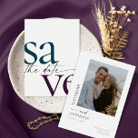 Reserve A Data Foto Simples Do Teal Do Eggplant Salva A Data<br><div class="desc">Esses cartões salve a data de 5" x 7" apresentam um design minimalista em letras roxas de beringela,  cor de rosa e cinza escura com espaços reservados atrás para os nomes de casais engajados,  data de casamento e informações do local e sua foto favorita!</div>