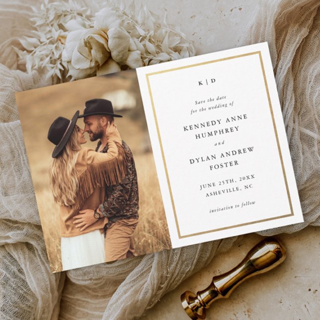 Reserve A Data Fotos de Casamento Simples e Elegantes (Elegant black and white photo wedding save the date with gold frame.)