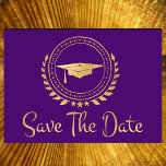 Reserve A Data Graduação Salvar A Data Dourada Formando Boné Roxo<br><div class="desc">Eu gosto de projetar arte para formandos. Este é o ouro clássico moderno, simples e elegante e o cartão de lançamento "Salve a data". Texto de estilo moderno. Adicione a sua própria mensagem no verso dos cartões, dando detalhes à sua família e amigos para salvar a data de uma cerimônia...</div>