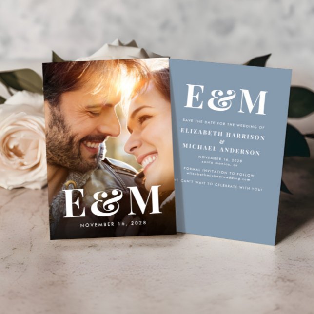 Reserve A Data Iniciais de Monograma em Negrito Moderno Foto Azul (Criador carregado)