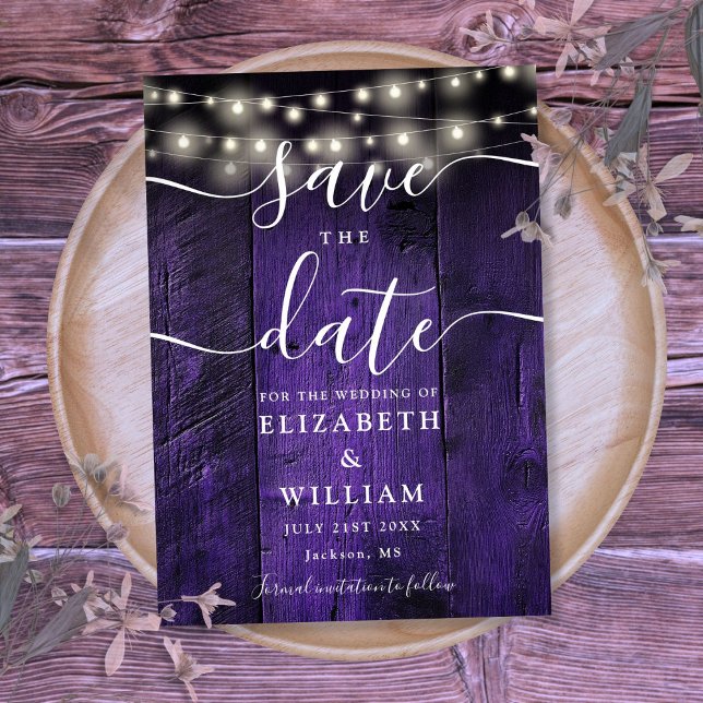 Reserve A Data Luzes de Corda Roxas Casamento Rústico de Madeira  (Purple String Lights Rustic Wood Barn Wedding Save The Date)