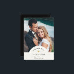 Reserve A Data Máquina de Escrever Minimalista Moderna Dourada Fo<br><div class="desc">Este simples cartão de Save the Date com foto para a celebração do seu casamento brilha com simplicidade. A tipografia moderna de máquina de escrever, acentuada por um delicado coração em dourado (impresso) emoldura sua foto favorita e torna essa papelaria de casamento minimalista e ainda assim tão elegante. No verso...</div>