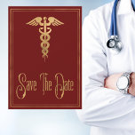 Reserve A Data Médico Caduco Médico Enfermeiro Vermelho Guarde A<br><div class="desc">O estilo dourado falso com fundo preto cria uma graduação moderna clássica, salve o cartão de data. Perfeito para formandos terminarem seus estudos na faculdade de medicina, ganharem o grau de enfermagem, cerimônia de finalização e profissionais da indústria médica. Enfermagem ou graduação em doutor, salvar a data inclui um símbolo...</div>