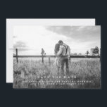 Reserve A Data Mensagem Moderna | Foto de Salvar a Data<br><div class="desc">Este simples e minimalista cartão de salvar a data de casamento apresenta sua própria foto pessoal com texto branco elegante. O verso apresenta um design glamoroso em rosa bege.</div>