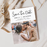 Reserve A Data Minimalista Salvar a data Foto manuscrita<br><div class="desc">Foto de Script Manuscrito Moderno e Elegante Salve o Cartão de Casamento de Data. O cartão de convite para salvar data inclui uma tipografia de chic e na moda com um design simples e minimalista sobre fundo branco ao qual você pode adicionar sua fotografia personalizada de noivado.</div>