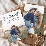 Reserve A Data Minimalista Salvar a data Foto manuscrita<br><div class="desc">Foto de Script Manuscrito Moderno e Elegante Salve o Cartão de Casamento de Data. O cartão de convite para salvar data inclui uma tipografia de chic e na moda com um design simples e minimalista sobre fundo branco ao qual você pode adicionar sua fotografia personalizada de noivado.</div>