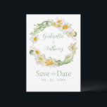 Reserve A Data Narciso Floral Branco e Amarelo Rótulo Verde<br><div class="desc">Lindo e amarelo e branco coroa floral de Narciso feito em aquarela macia é perfeito para este “Save the Date” de casamento de primavera e verão. Rótulo e tipografia verde coordenada. Personalize conforme necessário. Para personalizar, clique no link "personalizar ainda mais" e use a ferramenta de design para fazer alterações....</div>