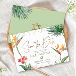 Reserve A Data Ouro Verde Tropical Bat Mitzvah Floral Palma Moder<br><div class="desc">Certifique-se de que todos os seus amigos e parentes poderão celebrar o marco Bat Mitzvah de sua filha! Envie este cartão de anúncio "Salve a Data" personalizado e sofisticado. Aves de paraíso florais tropicais coloridas e impressionantes em aquarela, escrita à mão em falso ouro, Estrela de Davi e pontos cintilantes,...</div>