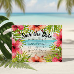 Reserve A Data Paraíso Insular Praia Tropical<br><div class="desc">Cartões de save the date tropicais apresentam uma praia em aquarela, flores de hibisco rosa e coral e folhas de palmeira que rodeiam seus nomes, data do casamento, local e site do casamento ou outras informações. O verso é um belo azul oceano. Personalize com seus nomes e informações do casamento....</div>