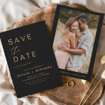 Reserve A Data Preto Dourado Salve a data Foto minimalista Elegan<br><div class="desc">Casamento Dourado e preto Salve os Cartões de Data que têm uma foto na frente. Os Cartões salve a data contêm uma moderna tipografia cursiva escrita escrita escrita escrita escrita escrita escrita escrita que é elegante, simples e moderna a ser usada depois da simples celebração do dia de casamento minimalista....</div>
