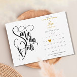 Reserve A Data Qualquer Coração Dourada de Calendário de Aniversá<br><div class="desc">Este cartão de salvamento de aniversário bonito para qualquer idade apresenta um calendário e um coração bonito de amor dourado destacando sua data especial. O reverso apresenta um confete de coração dourado. PARA MOVER O CORAÇÃO: Na seção de personalização, role para baixo e selecione ‘clicar para personalizar ainda mais’. Você...</div>