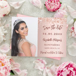 Reserve A Data Quinceanera rosa Gold<br><div class="desc">Um moderno e elegante Salve a Data para uma Quinceañera. fundo rosa de gradiente dourado,  decorado com confete rosa dourado. Personalize e adicione uma foto,  data e nome. O texto: Salvar a Data é gravado com um script de estilo com letra de tendência.</div>